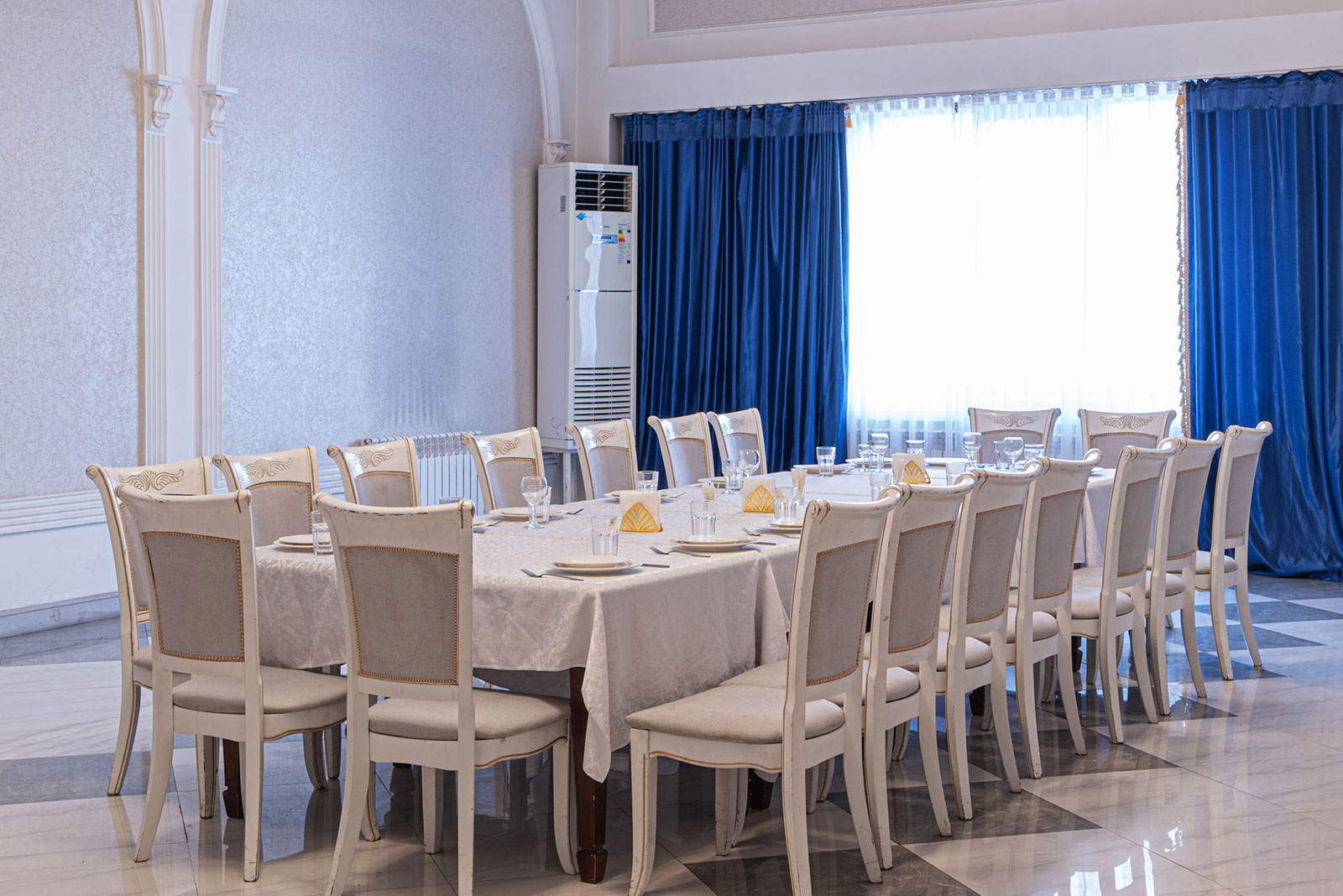 3 VIP-комнаты на 30 персон